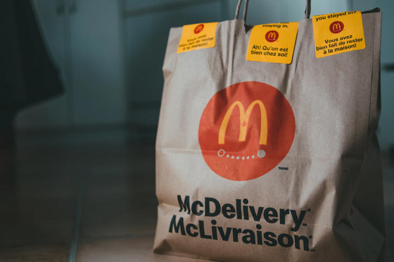 麦当劳、肯德基外送费齐下调,西式快餐行业迎来新变革!