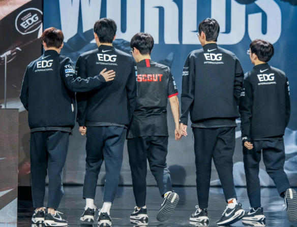 EDG昔日辉煌不再,全员离队宣告电竞新时代到来!