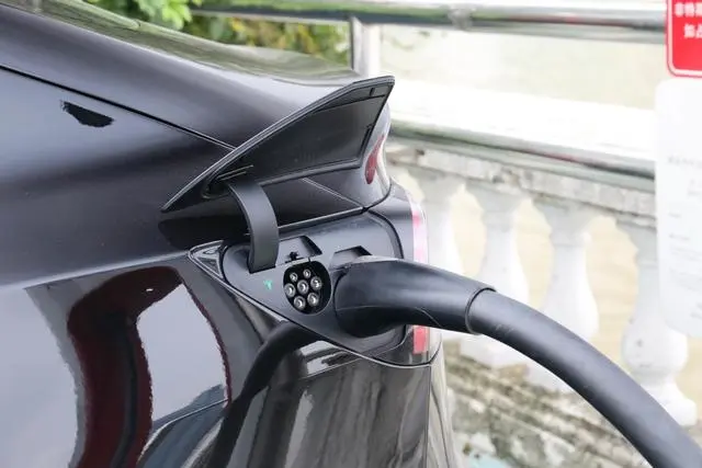 特斯拉车主必看!充电口加热功能上线,驾驶体验再上新台阶!