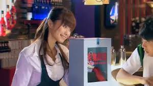 爱情公寓3中酒吧服务员扮演者是谁