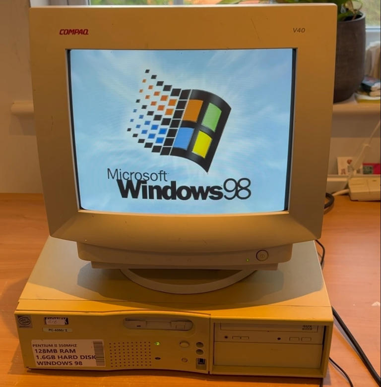 奇迹再现!Windows 98老电脑成功承载AI大模型,开启智能科技新篇章